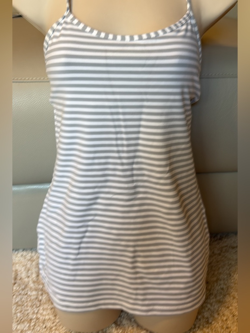 New lululemon cross tank top workout stripe gray white 6 women’s hip length